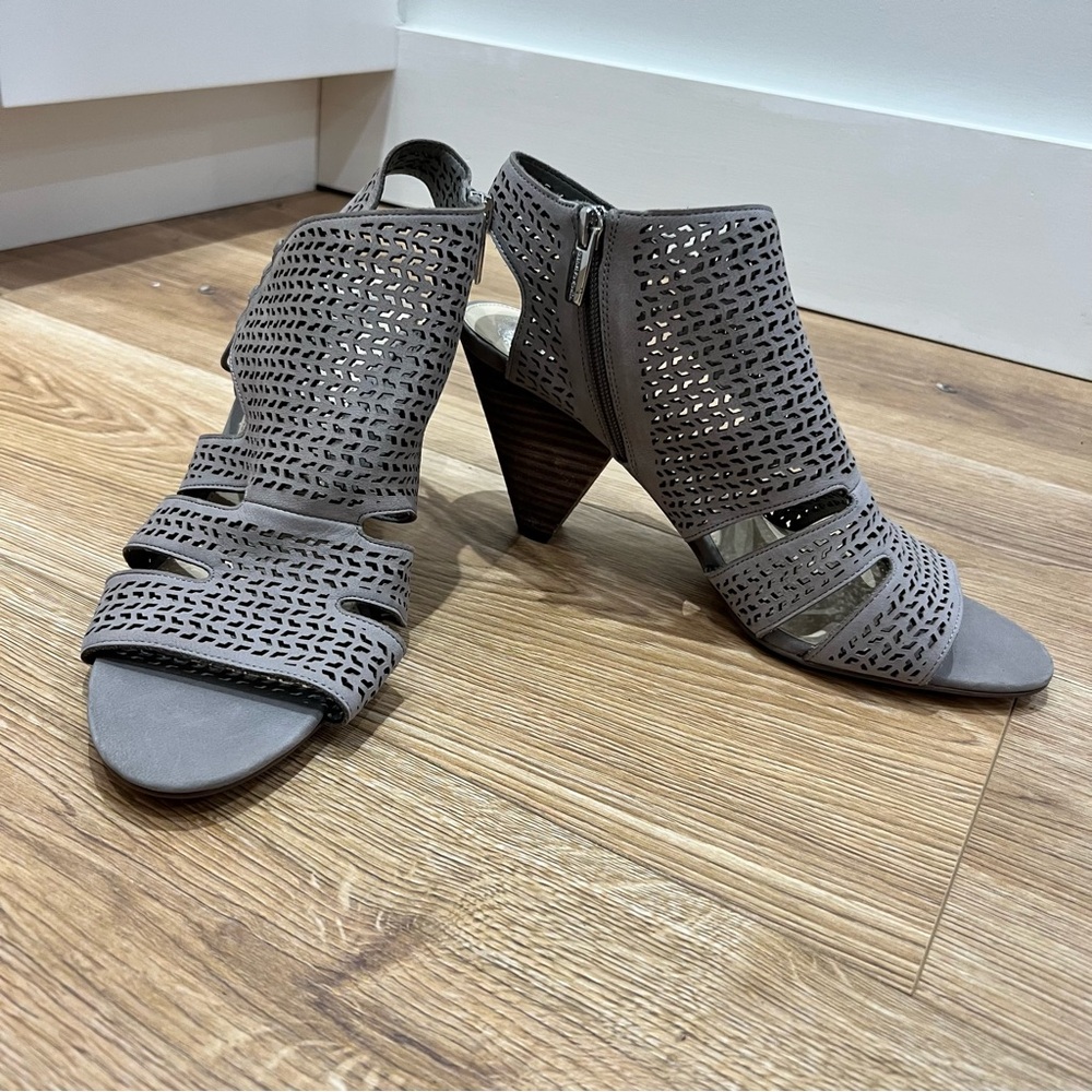Vince Camuto Grey Peep Toe Sling Back Block Heel Sandals Women’s 11 - Picture 2 of 16